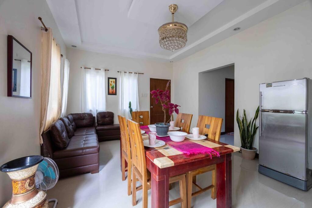 Four Bedroom Staycation House In Tagaytay Tagaytay City Ngoại thất bức ảnh