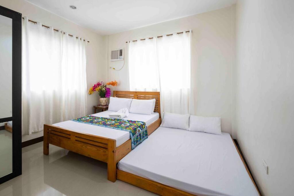 Four Bedroom Staycation House In Tagaytay Tagaytay City Ngoại thất bức ảnh